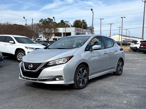 Used 2019 Nissan Leaf SV w/ SV Technology Package image 3