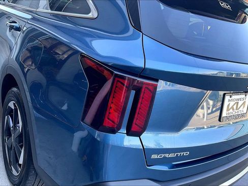 Used 2025 Kia Sorento EX image 30