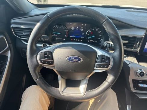 Used 2021 Ford Explorer XLT w/ Equipment Group 202A AWD/4WD image 29