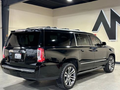 Used 2018 GMC Yukon XL Denali image 9
