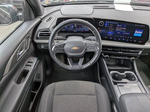 Certified 2024 Chevrolet Traverse LT FWD image 16