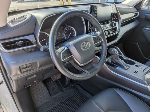 Used 2022 Toyota Highlander XLE image 13