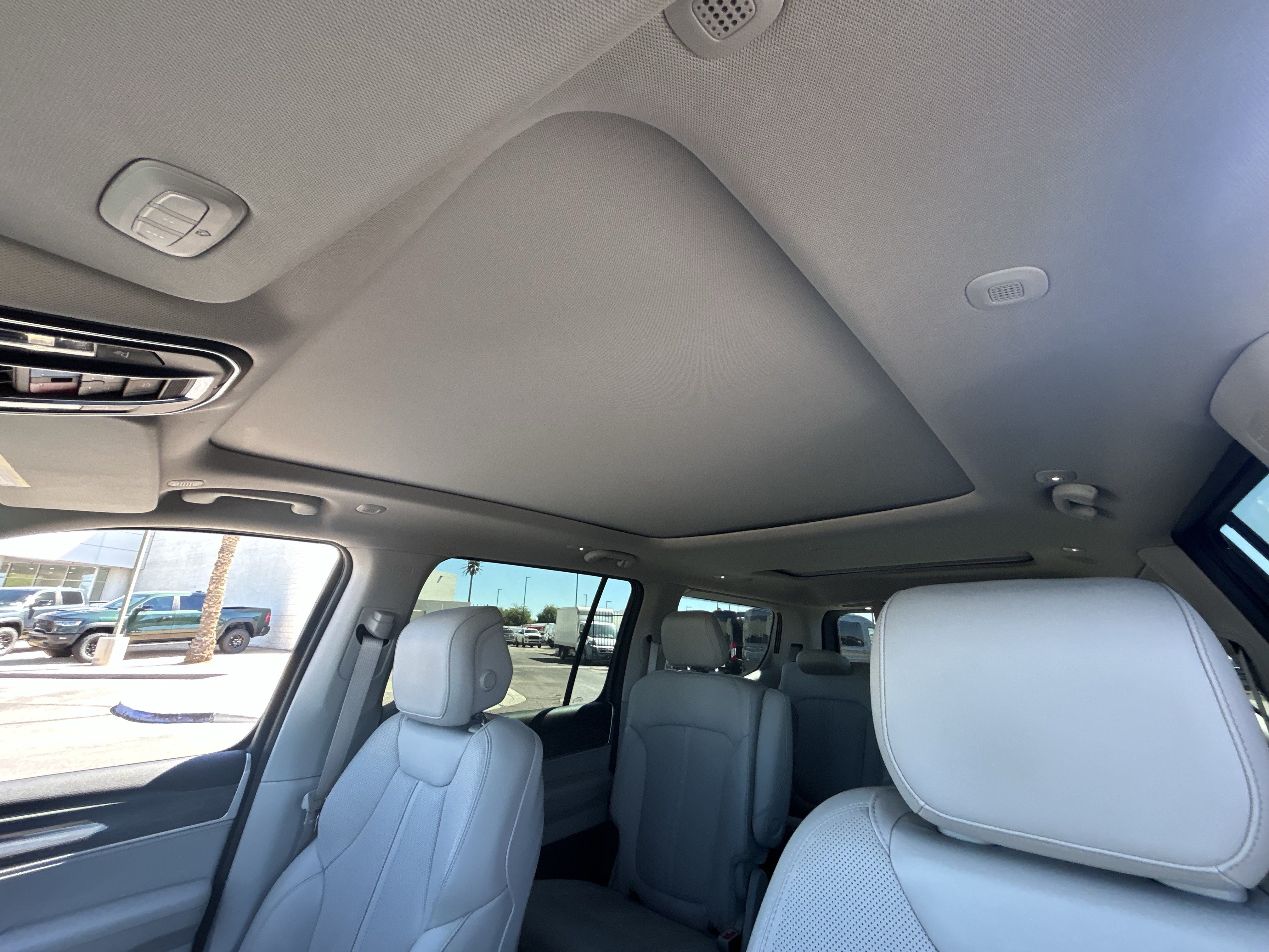 Used 2022 Jeep Wagoneer Series III w/ Premium Group I AWD/4WD image 21