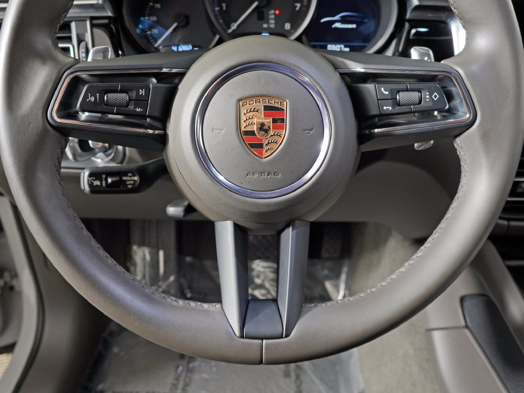 Certified 2023 Porsche Macan AWD/4WD image 25