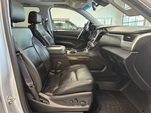 Used 2017 Chevrolet Suburban LT w/ LT Signature Package AWD/4WD image 16