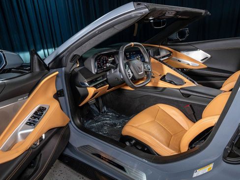 Used 2025 Chevrolet Corvette Stingray Premium Conv w/ Z51 Performance Package RWD image 18