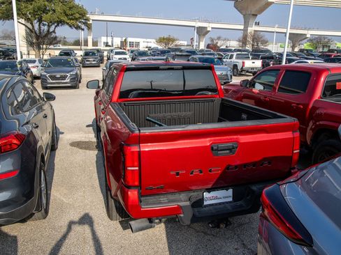 Used 2025 Toyota Tacoma SR5 image 10