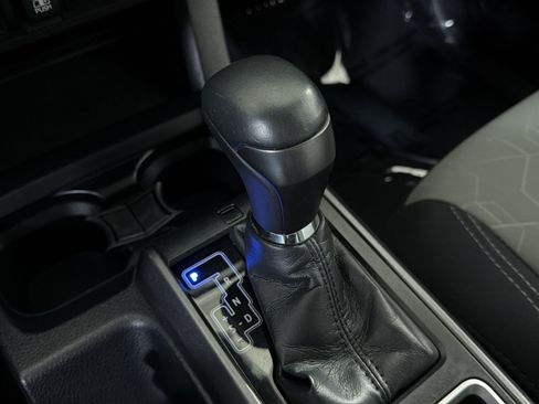 Used 2020 Toyota Tacoma TRD Sport AWD/4WD image 21