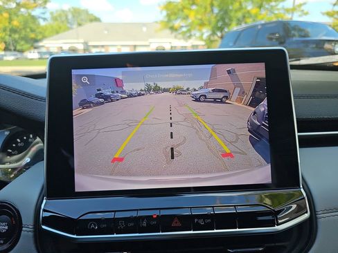 Certified 2023 Jeep Compass Limited image 21