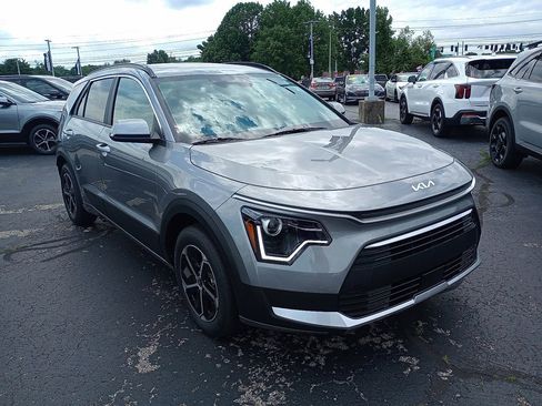 New 2025 Kia Niro EX image 1