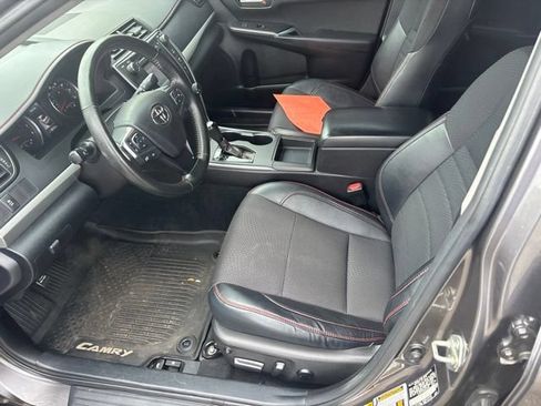 Used 2016 Toyota Camry SE w/ Moonroof Package FWD image 5