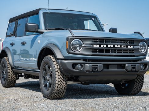 New 2025 Ford Bronco Big Bend w/ Black Diamond Package image 1