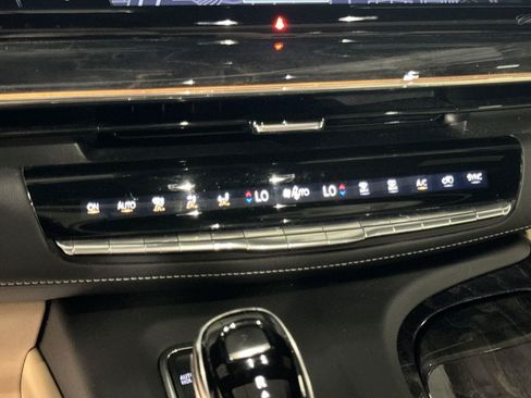 Used 2022 Cadillac Escalade Premium Luxury w/ Performance Package AWD/4WD image 22