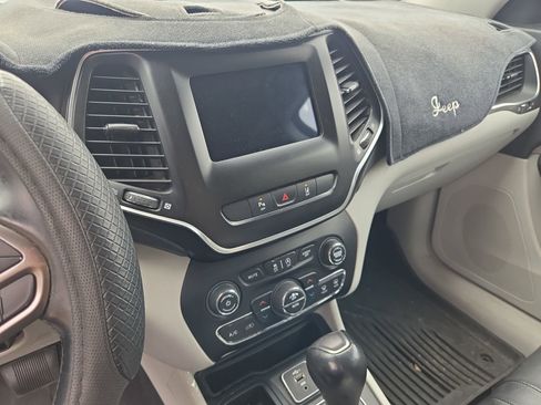 Used 2020 Jeep Cherokee Latitude Lux w/ Comfort/Convenience Group image 12