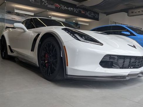 Used 2018 Chevrolet Corvette Z06 RWD image 2