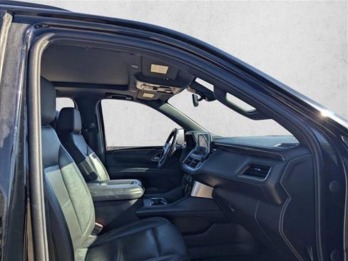 Used 2021 Chevrolet Suburban Z71 w/ Z71 Signature Package image 16