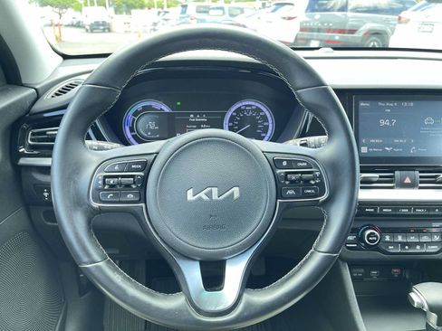 Used 2022 Kia Niro LXS FWD image 11