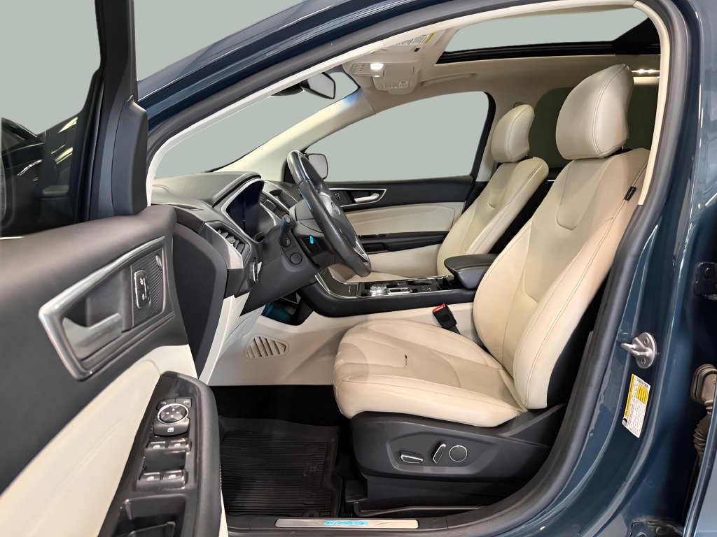 Used 2019 Ford Edge Titanium w/ Equipment Group 301A AWD/4WD image 15