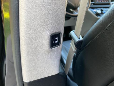 Used 2020 Chrysler Pacifica Touring-L FWD image 46