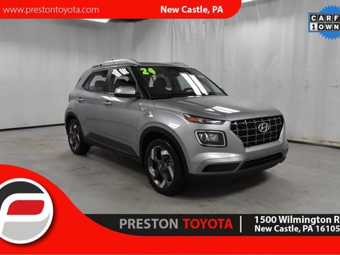 Used 2024 Hyundai Venue SEL image 1