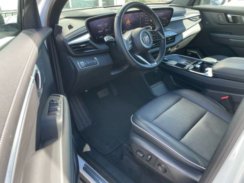 Used 2025 Buick Enclave Preferred image 4