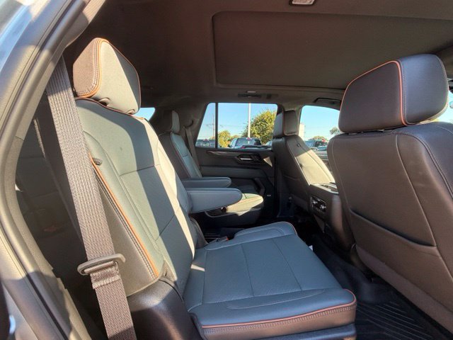 Used 2025 GMC Yukon AT4 w/ AT4 Premium Package AWD/4WD image 9
