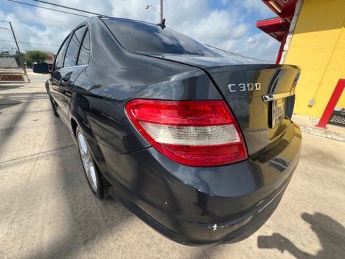 Used 2010 Mercedes-Benz C 300 Sedan image 7