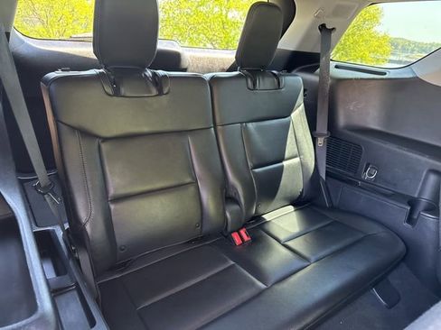 Used 2022 Ford Explorer Limited w/ Equipment Group 301A RWD image 12