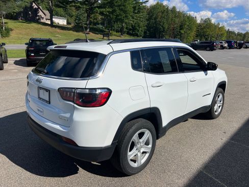 Used 2023 Jeep Compass Latitude w/ Convenience Group AWD/4WD image 5