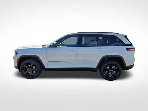 New 2025 Jeep Grand Cherokee Altitude image 7