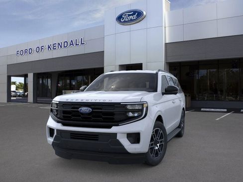 New 2026 Ford Expedition Active image 2