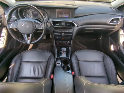 Used 2018 INFINITI QX30 image 18