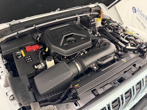 Used 2025 Jeep Wrangler Unlimited Sahara w/ Safety Group image 31