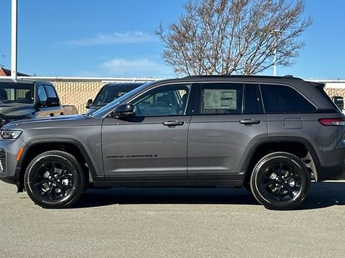New 2026 Jeep Grand Cherokee Laredo image 7