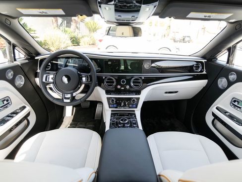 Used 2025 Rolls-Royce Spectre w/ Spectre Launch Package AWD/4WD image 4