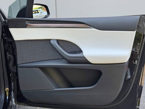 Used 2023 Tesla Model X image 47