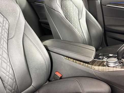 Used 2021 BMW 530i xDrive w/ M Sport Package AWD/4WD image 38