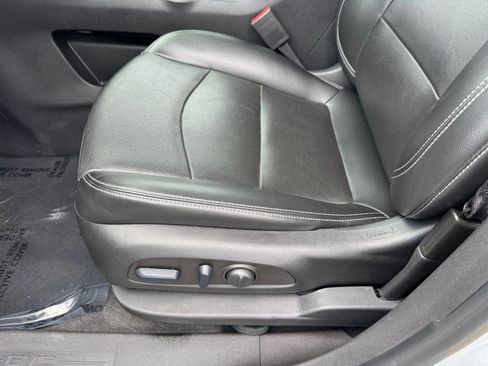 Used 2022 GMC Terrain SLT w/ Elevation Edition image 25