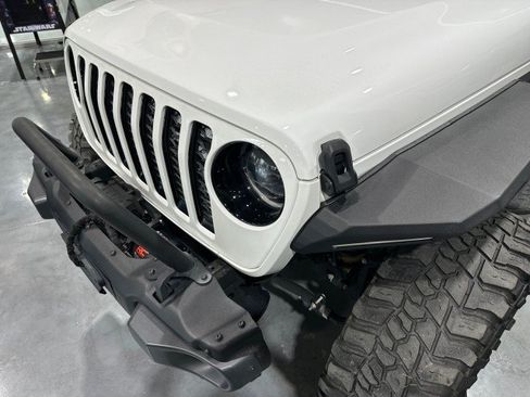 Used 2023 Jeep Gladiator Sport AWD/4WD image 17