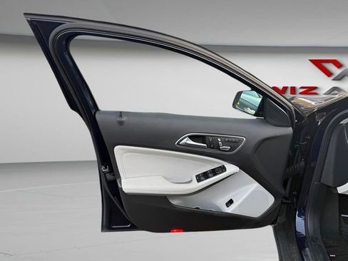 Used 2018 Mercedes-Benz GLA 250 4MATIC image 13