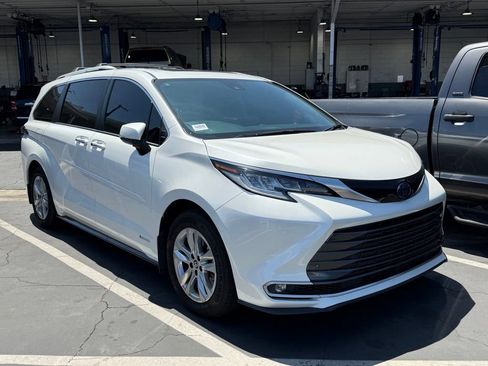 Used 2021 Toyota Sienna Limited w/ Protection Package (TMS) FWD image 1