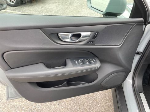 Used 2025 Volvo V60 B5 Cross Country Plus image 20