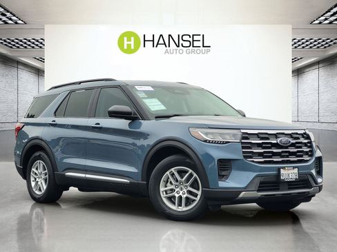 Used 2025 Ford Explorer Active RWD image 1