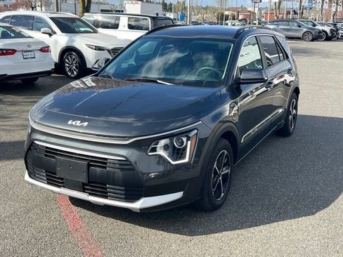 Certified 2025 Kia Niro EX FWD image 3
