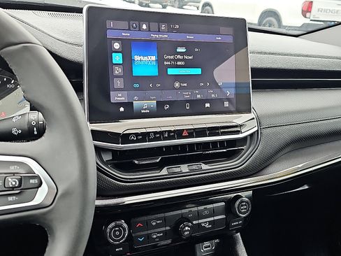 Used 2022 Jeep Compass Latitude image 17