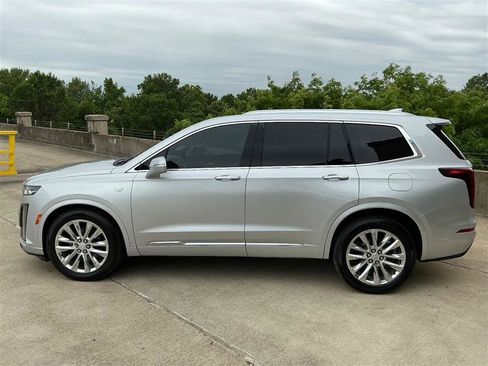 Used 2020 Cadillac XT6 Premium Luxury FWD image 3