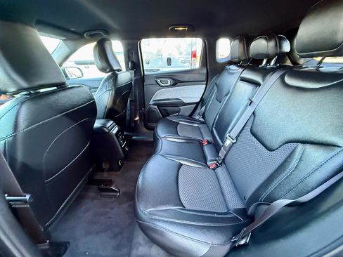 Used 2024 Jeep Compass Latitude image 33