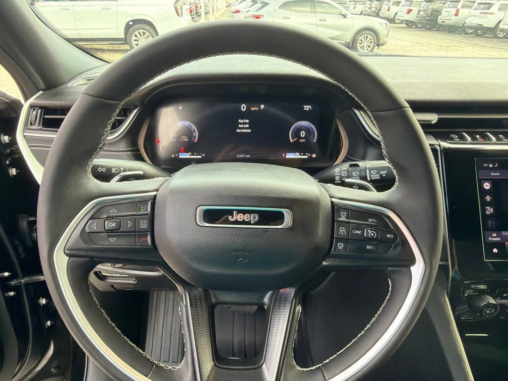 Used 2025 Jeep Grand Cherokee L Laredo AWD/4WD image 25