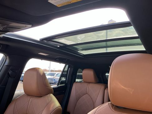 Used 2024 Toyota Highlander Platinum image 33