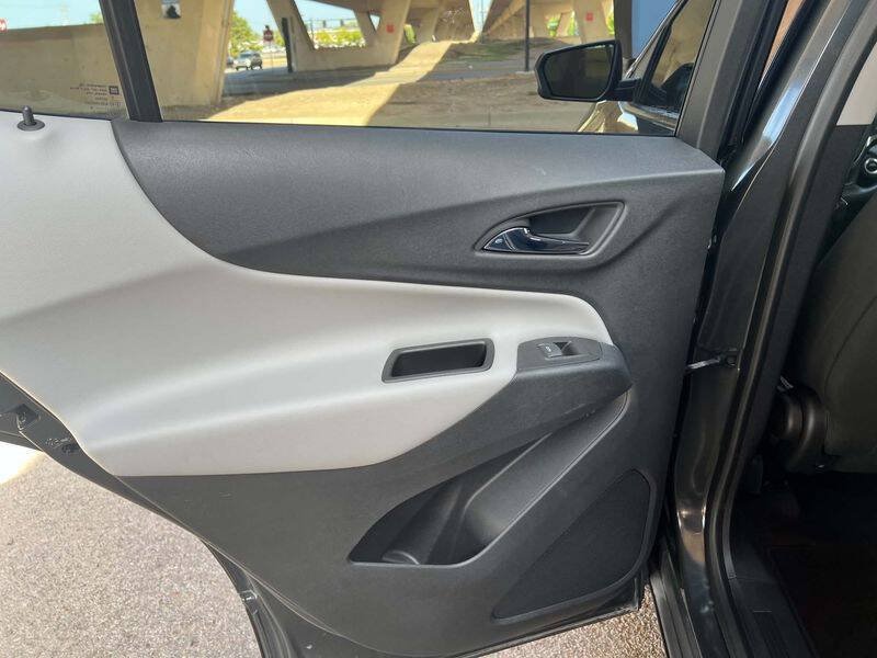 Used 2018 Chevrolet Equinox LS AWD/4WD image 23